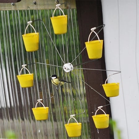 Nourrisseur à Oiseaux en Métal Jaune - Design Unique et Résistant aux Intempéries