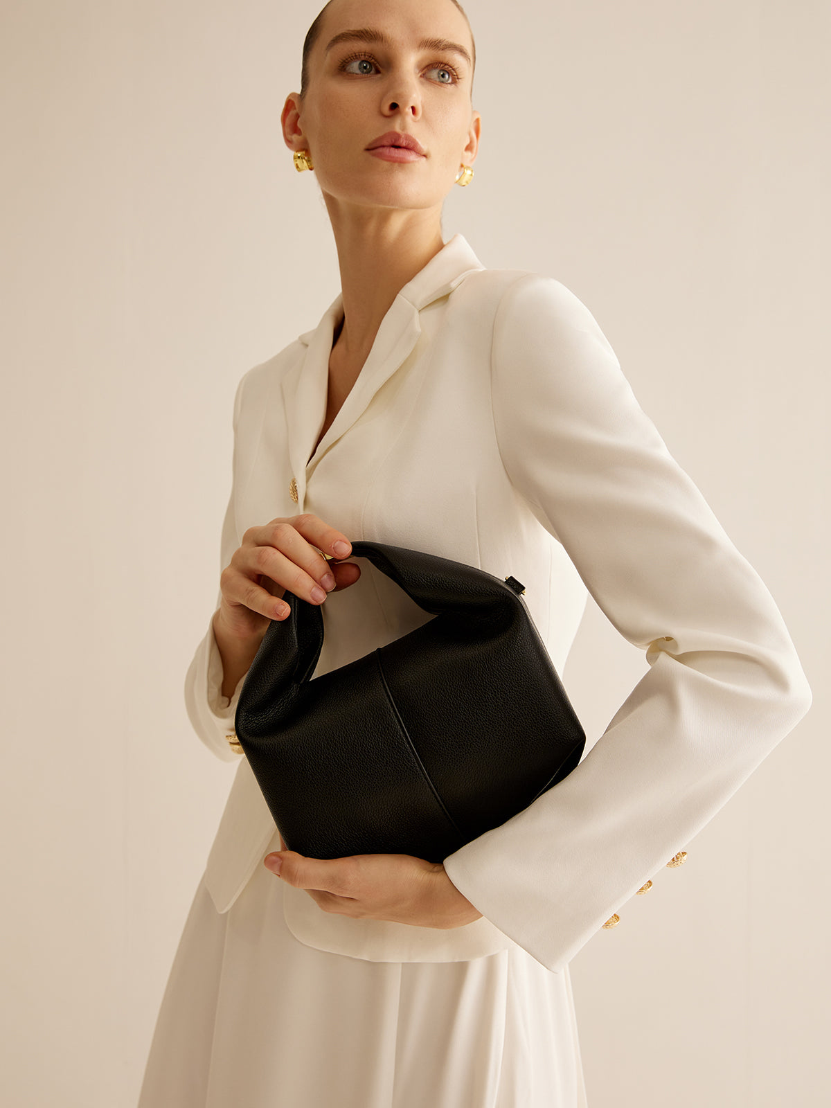 Sac à Main Noir pour Femme - Détail en Métal Élégant et Pratique