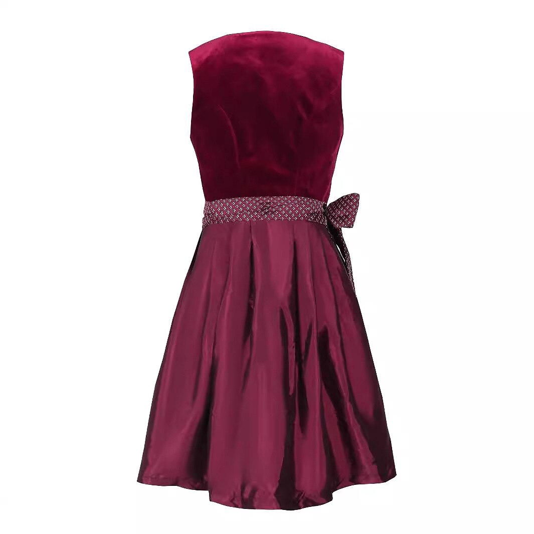 Dirndl Noir avec Broderie Florale - Élégance Bavaroise pour Oktoberfest