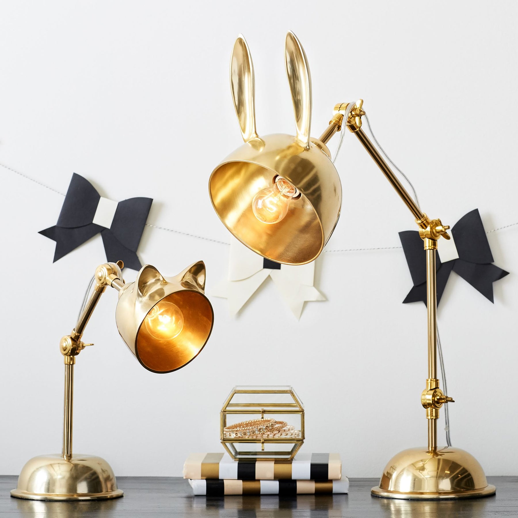 Lampe de Table à Oreilles de Lapin - Finition Dorée et Design Ludique