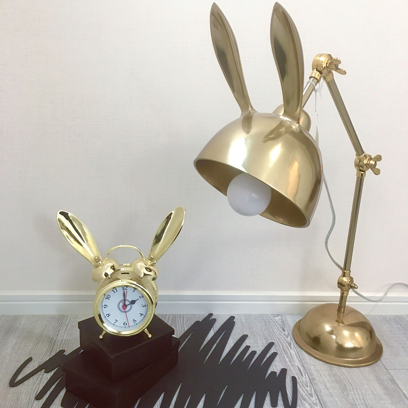 Lampe de Table à Oreilles de Lapin - Finition Dorée et Design Ludique