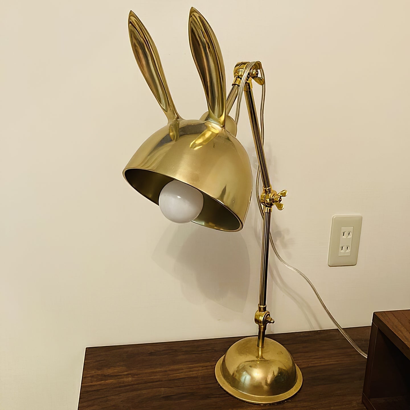 Lampe de Table à Oreilles de Lapin - Finition Dorée et Design Ludique
