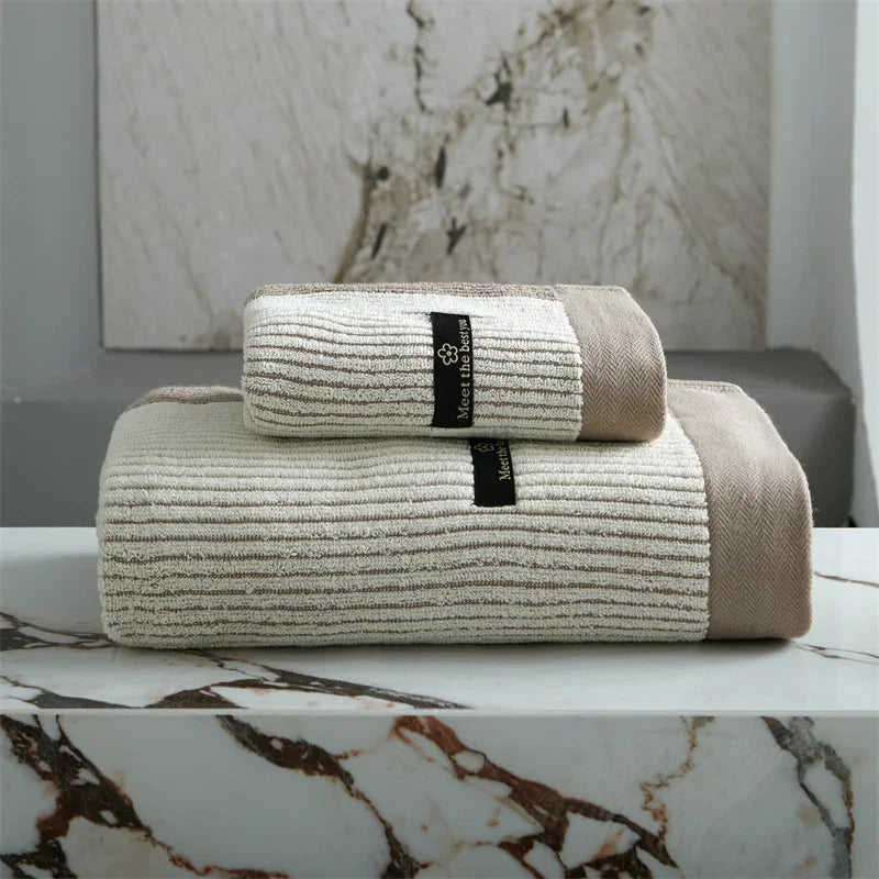 Serviette de Bain en Coton Biologique - Douceur et Absorbance Exceptionnelles
