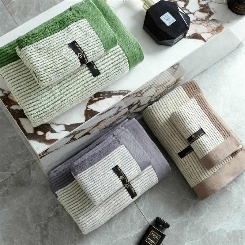 Serviette de Bain en Coton Biologique - Douceur et Absorbance Exceptionnelles