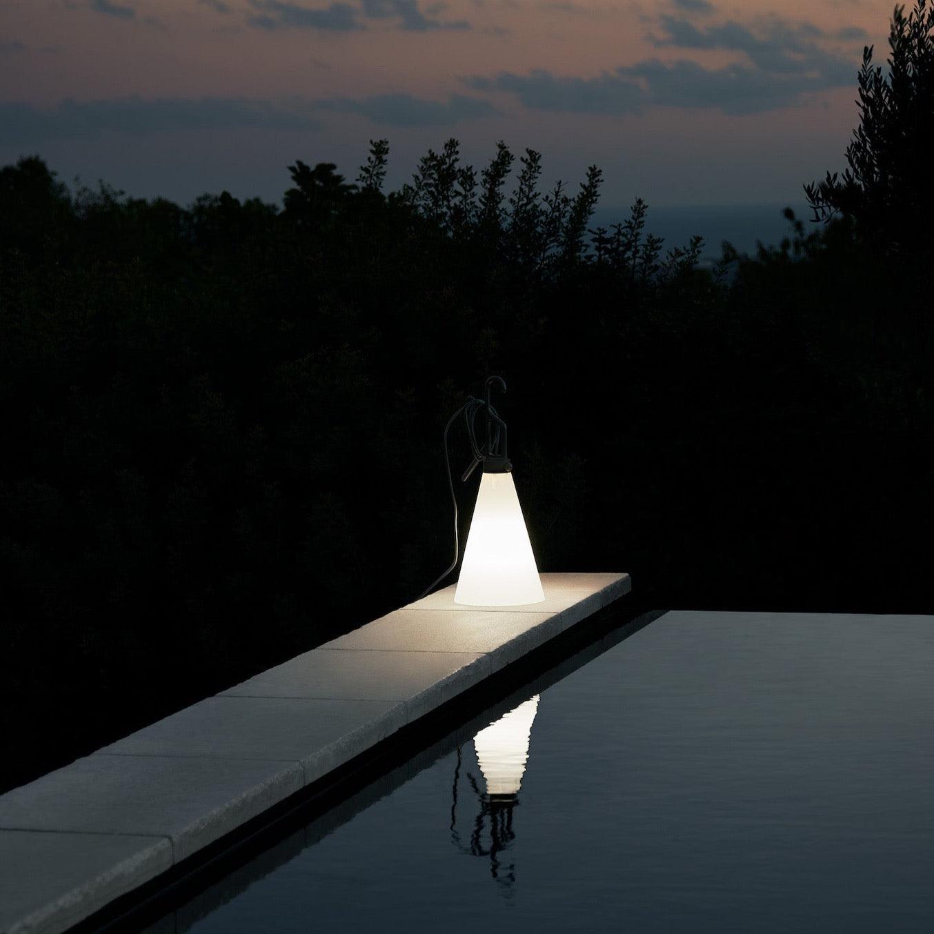 Lampe d'Extérieur Légère pour Camping - Design Pratique et Résistant aux Intempéries