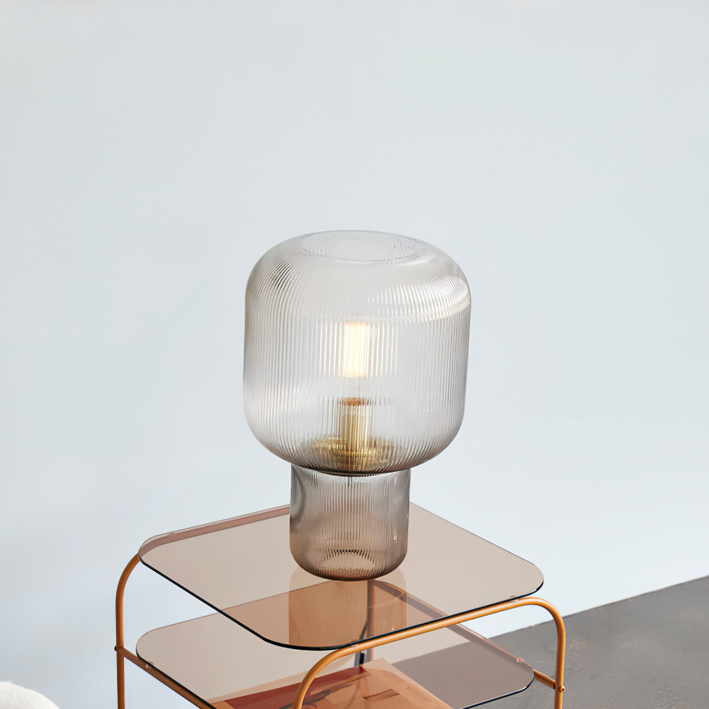 Lampe de Table en Verre et Métal - Élégance et Lumière Chaleureuse