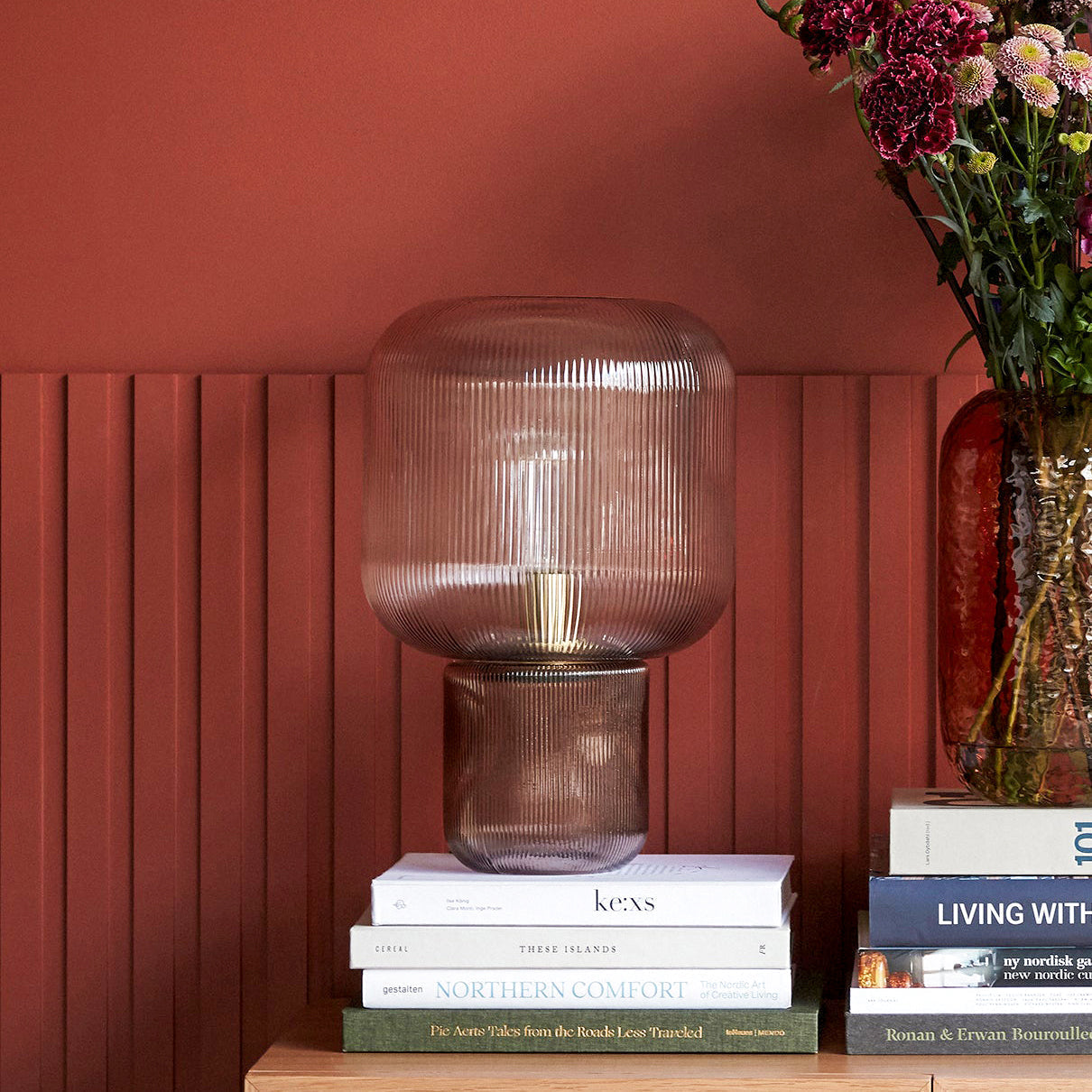 Lampe de Table en Verre et Métal - Élégance et Lumière Chaleureuse
