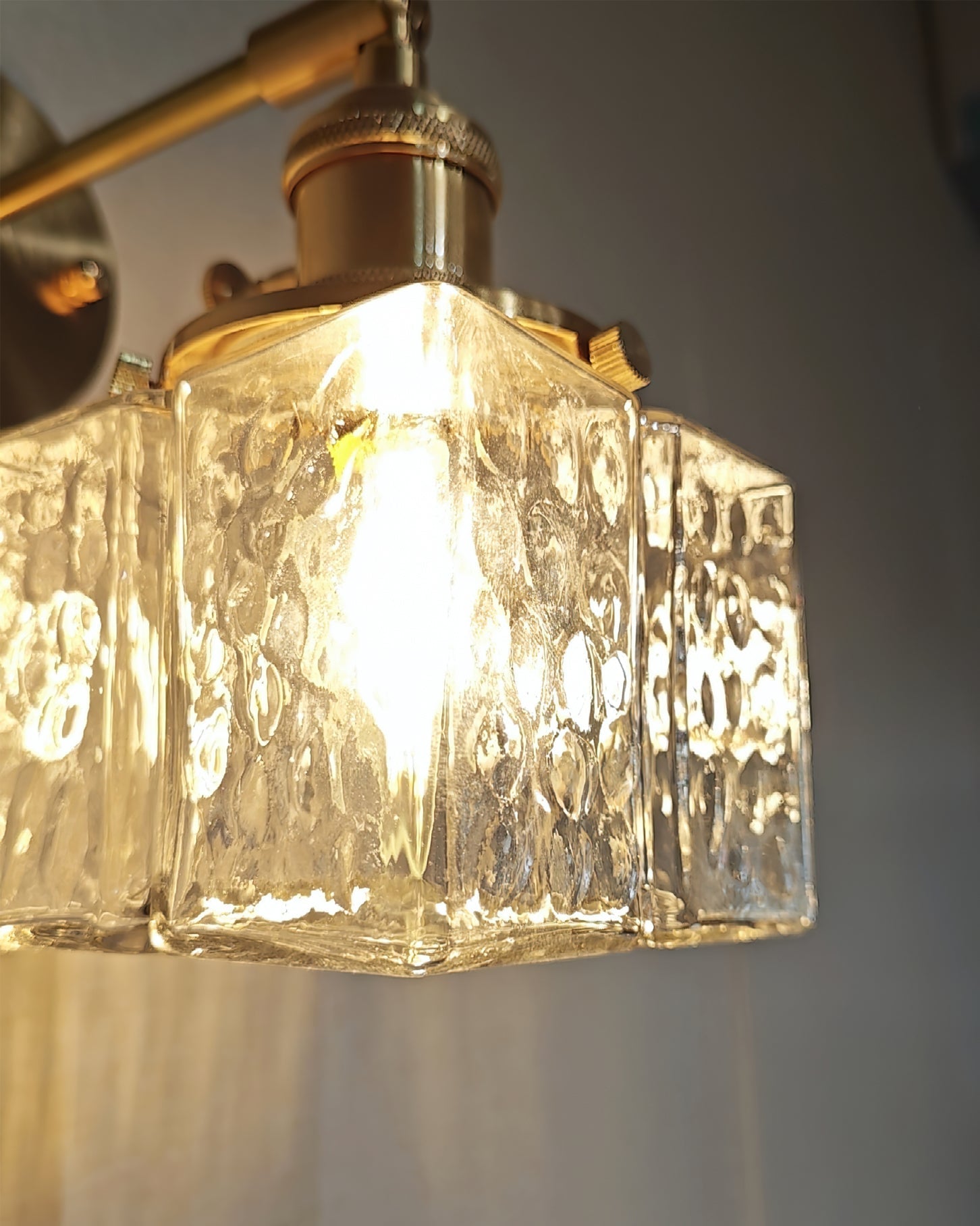 Applique Murale Élégante en Aluminium - Luxe et Durabilité pour Intérieurs