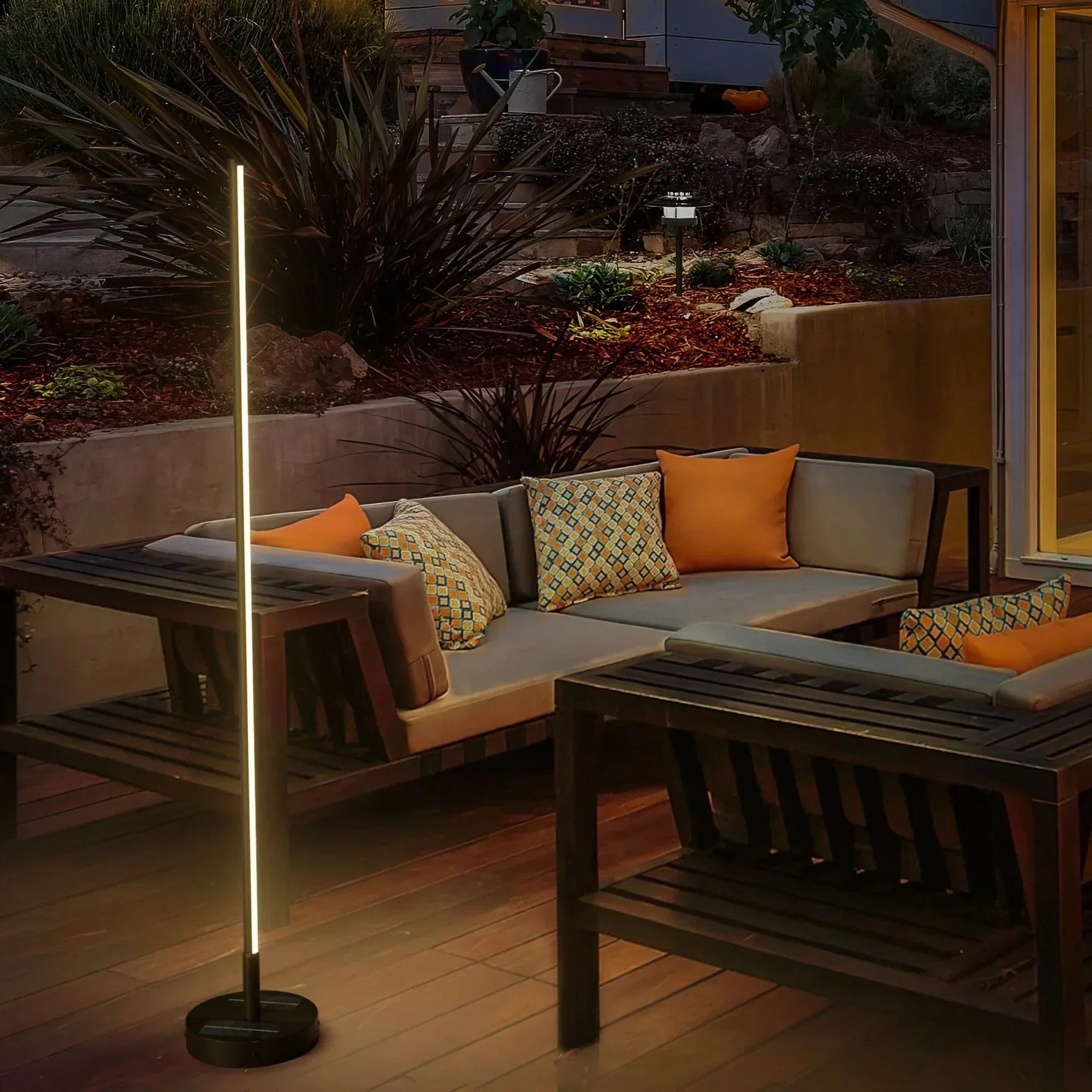 Lampe Solaire Moderne pour Extérieur - Éclairage Élégant et Charge Sans Fil
