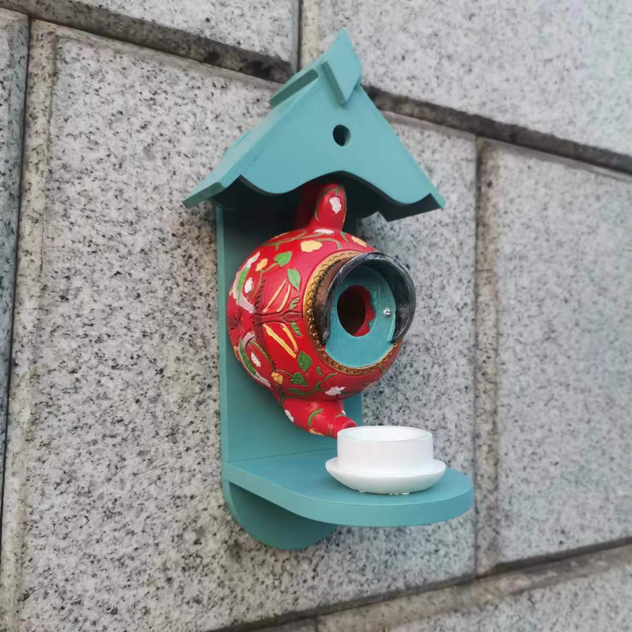 Nichoir en Théière Coloré - Confort et Sécurité pour les Oiseaux