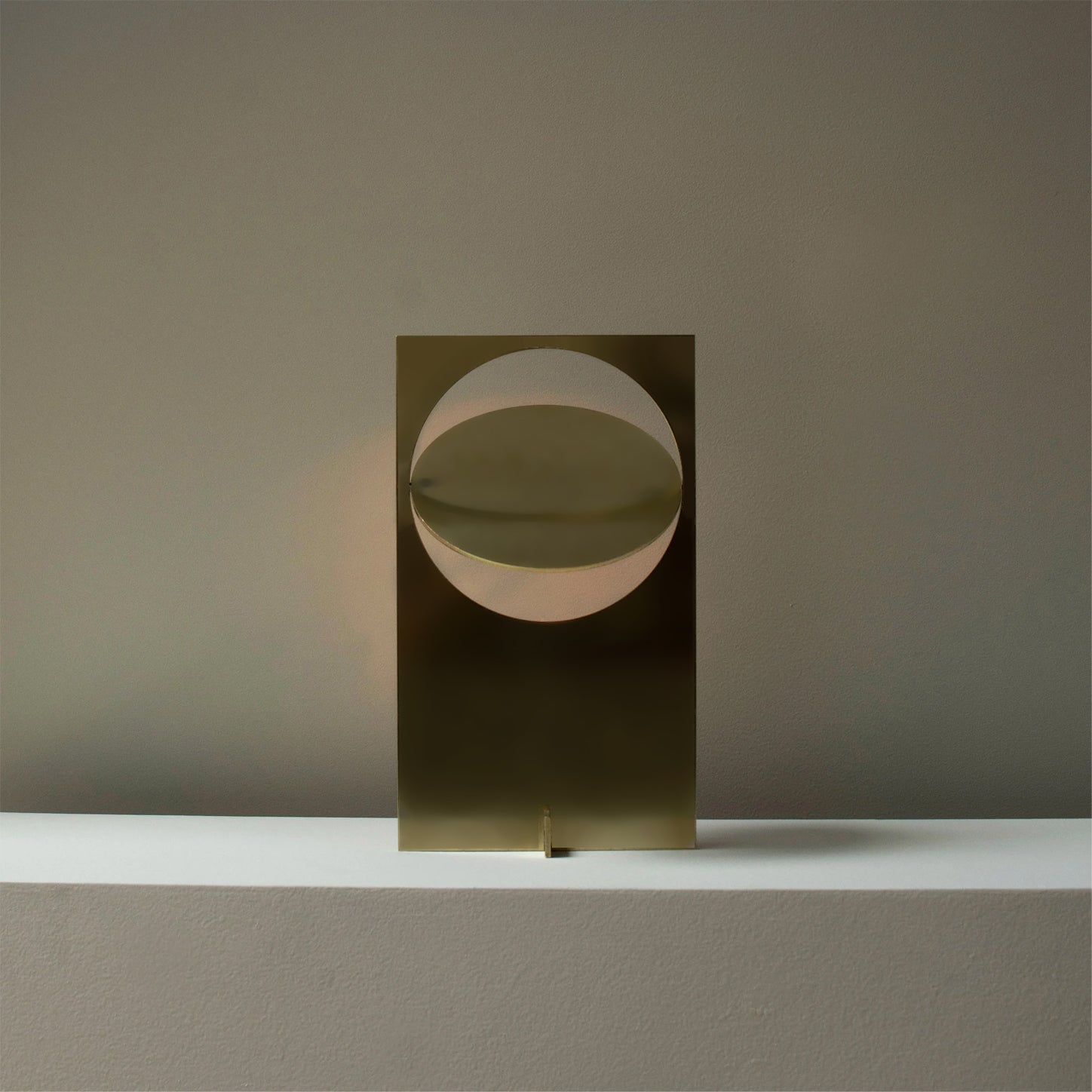 Lampe de Table Minimaliste LED - Design Élégant et Économe en Énergie