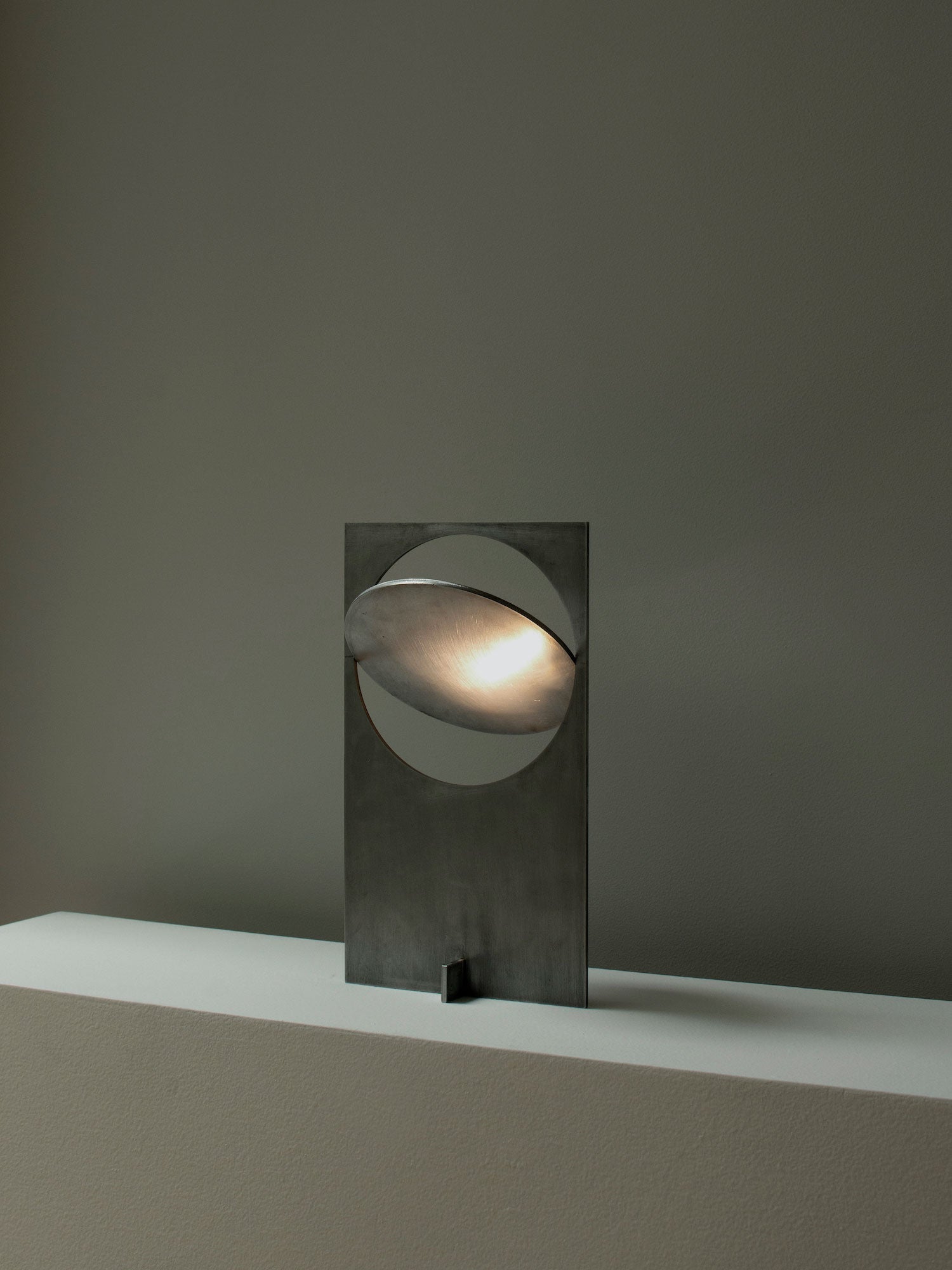 Lampe de Table Minimaliste LED - Design Élégant et Économe en Énergie