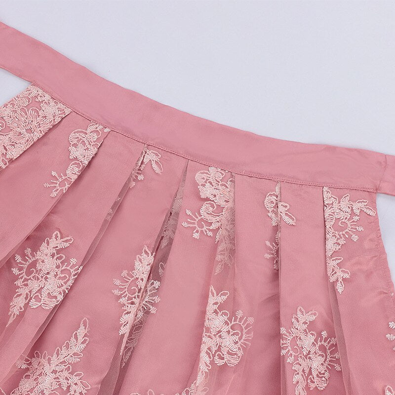 Robe Dirndl Rose Traditionnelle - Avec Tablier Brodé et Blouse Élégante