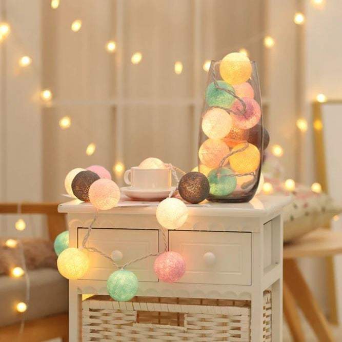 Guirlande de Boules de Coton - Ambiance Chaleureuse et Conviviale