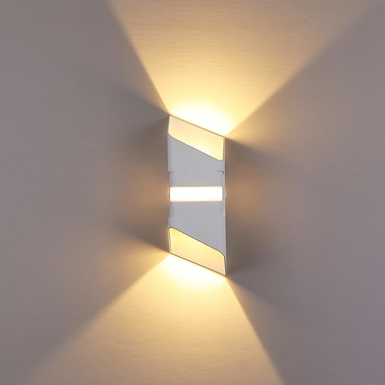Applique Murale LED Extérieure - Éclairage Résistant aux Intempéries et Énergétiquement Efficace