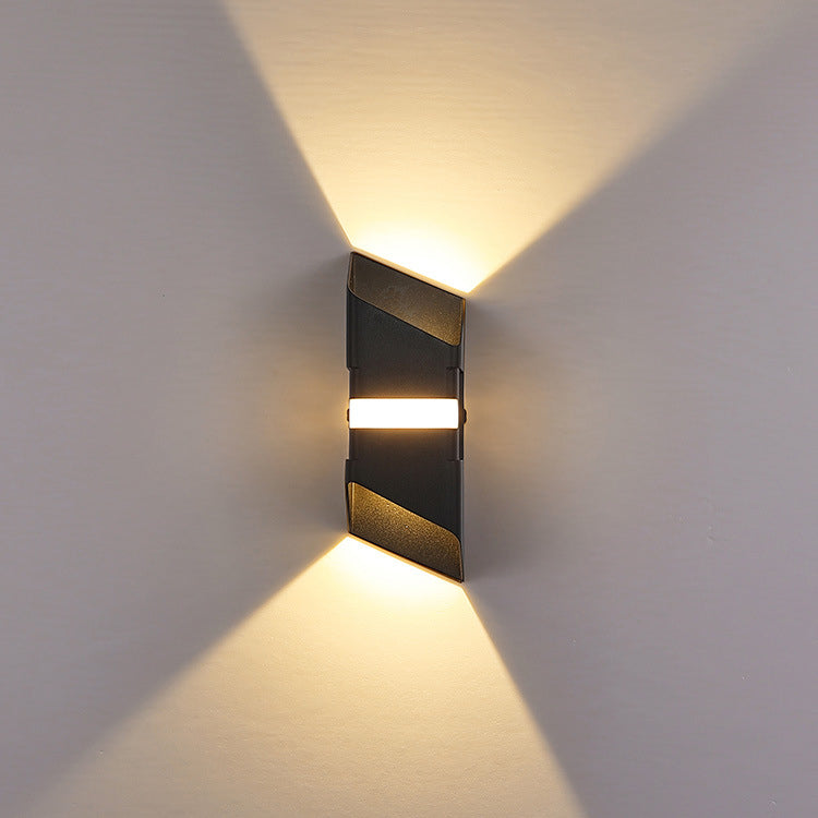 Applique Murale LED Extérieure - Éclairage Résistant aux Intempéries et Énergétiquement Efficace
