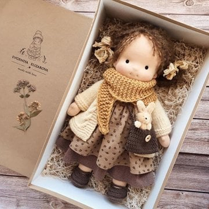 Poupée Waldorf Artisanale pour Enfants - Éveille l'Imagination et la Créativité