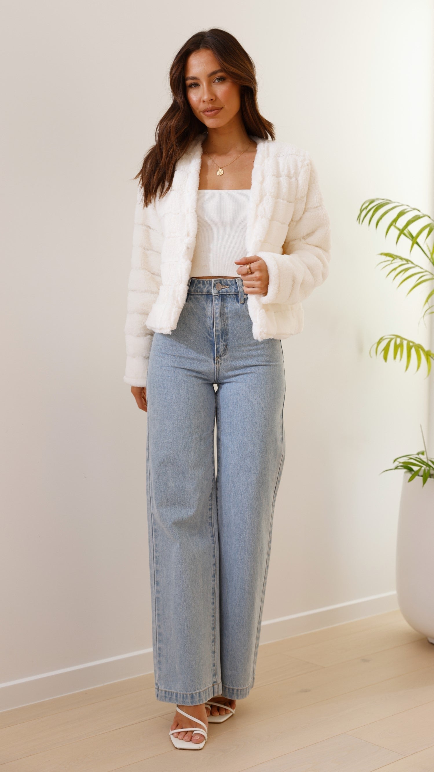 Veste courte en fausse fourrure - Élégance et confort pour toutes occasions