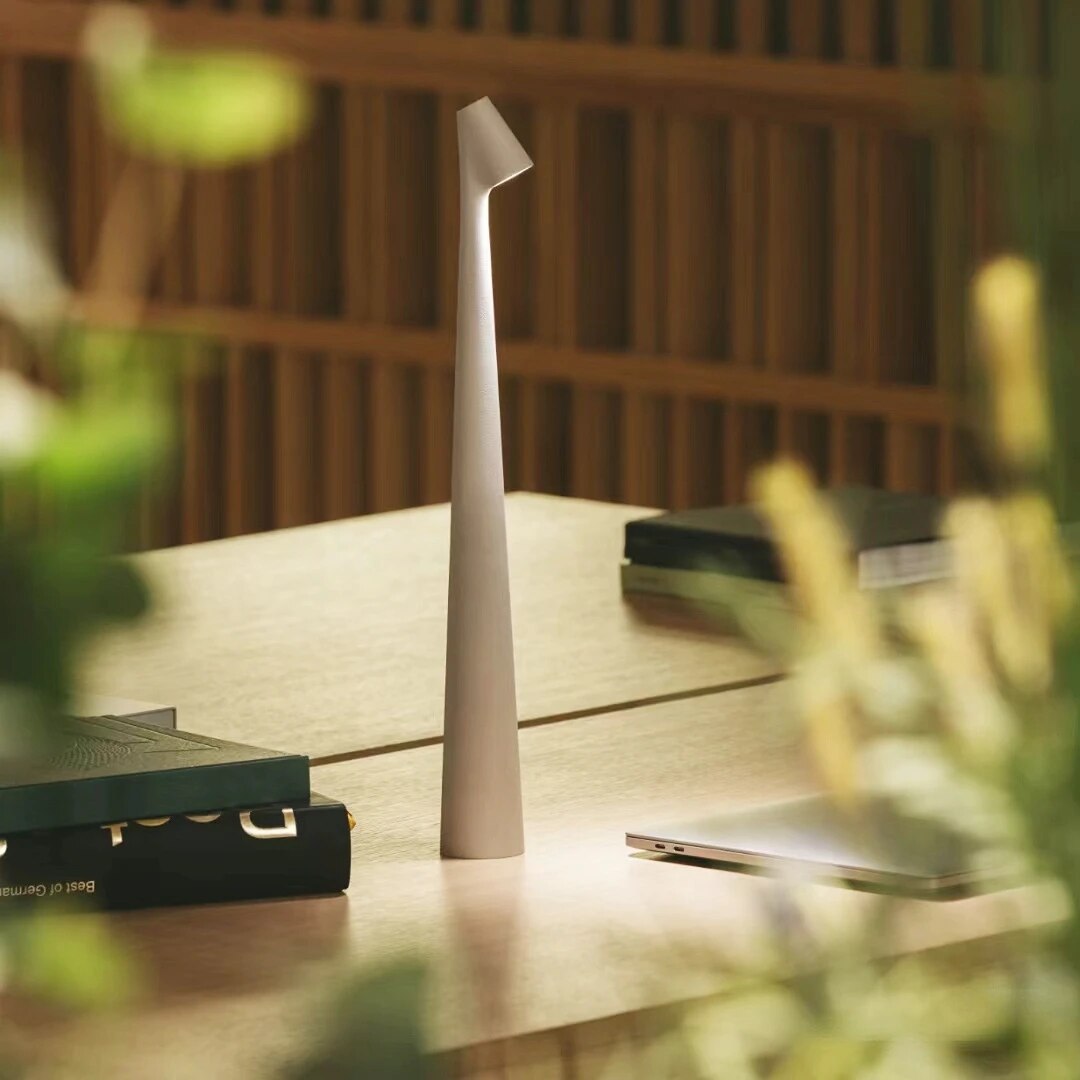 Lampe de Table Rechargeable LED - Élégante et Pratique pour Tous les Espaces