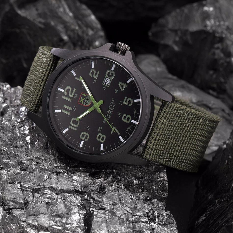 Montre Militaire Résistante à l'Eau - Cadran Éclairé et Chronomètre Multifonction