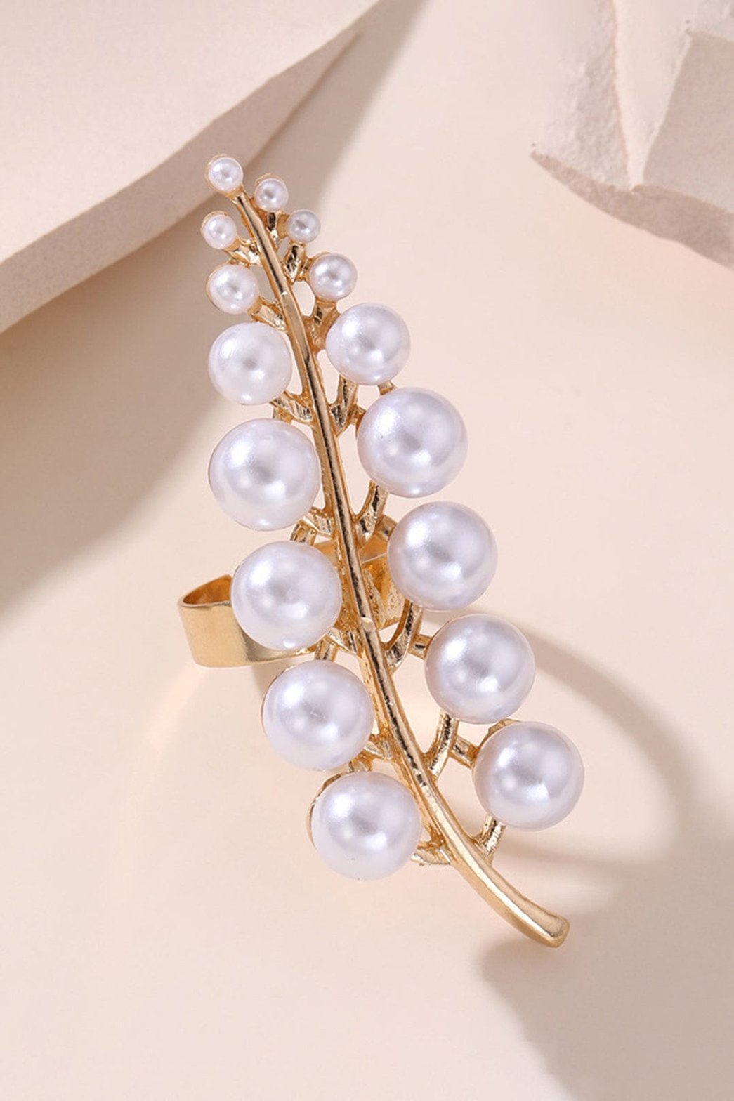 Bague feuille dorée avec perles blanches brillantes - Lumière