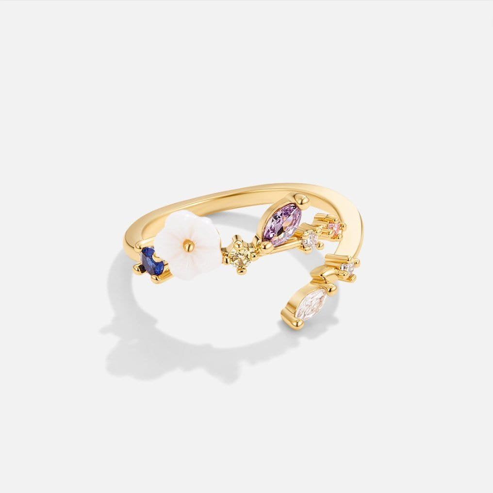 Bague fleur blanche plaquée or vue d'ensemble pluie