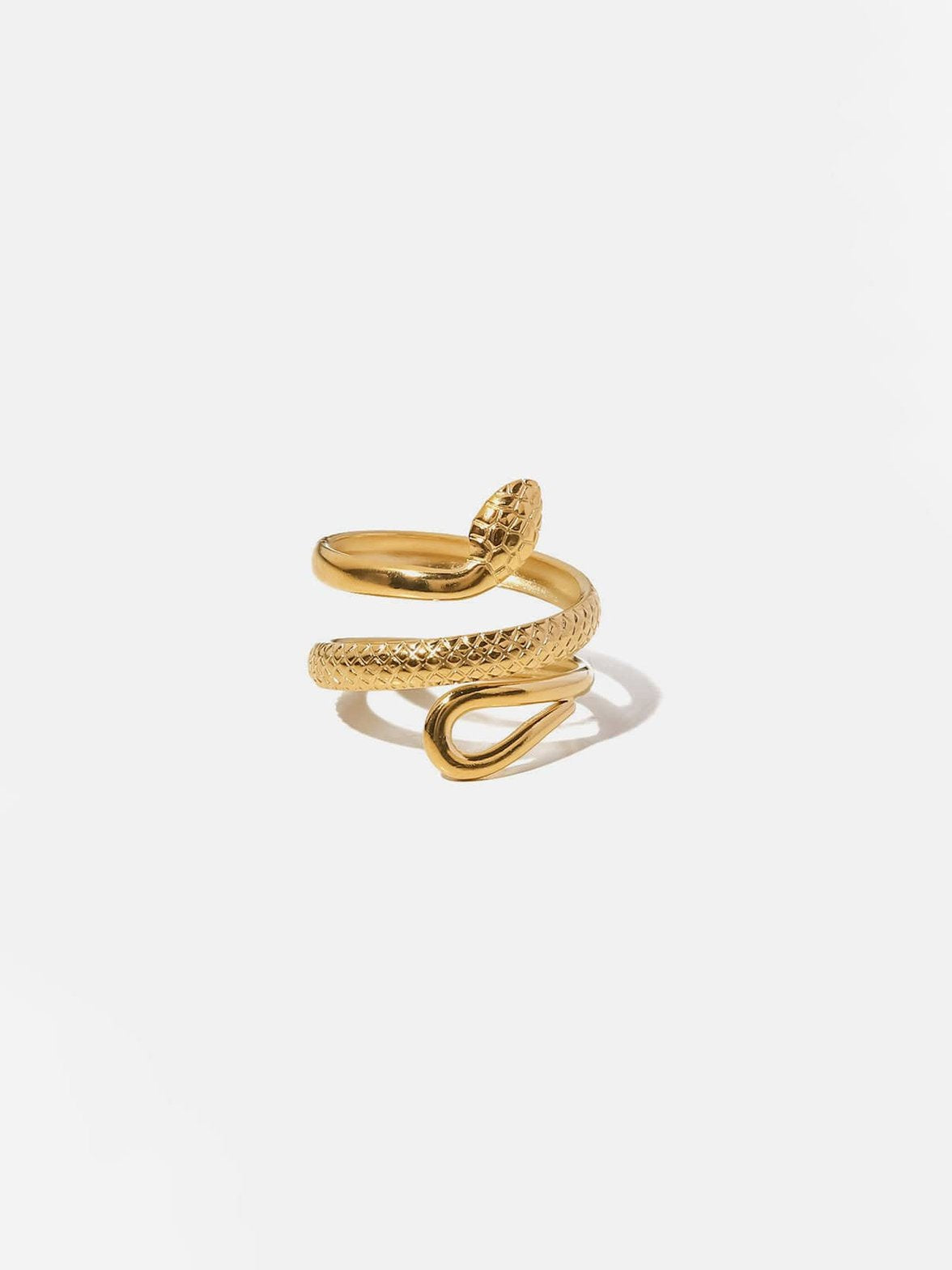 Bague serpent dorée vue portée nuage