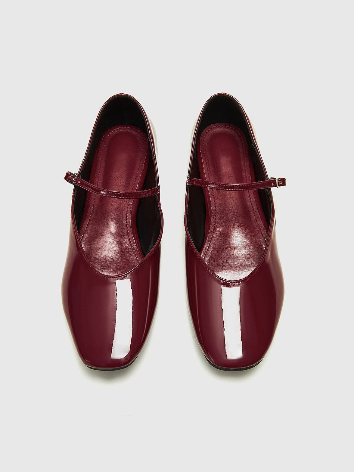 Ballerines vernies bordeaux vue dessus élégance