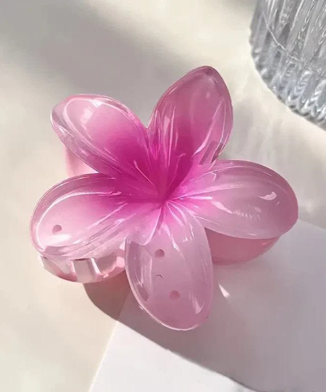 Barrette portée dans un chignon océan