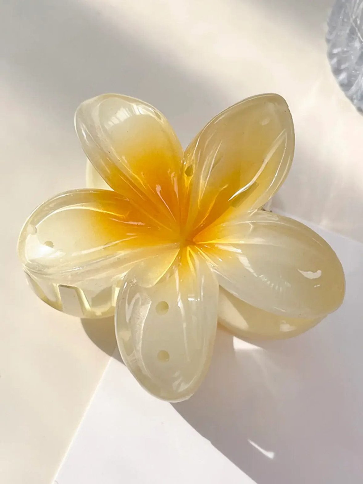 Barrette fleurie vue latérale étoile