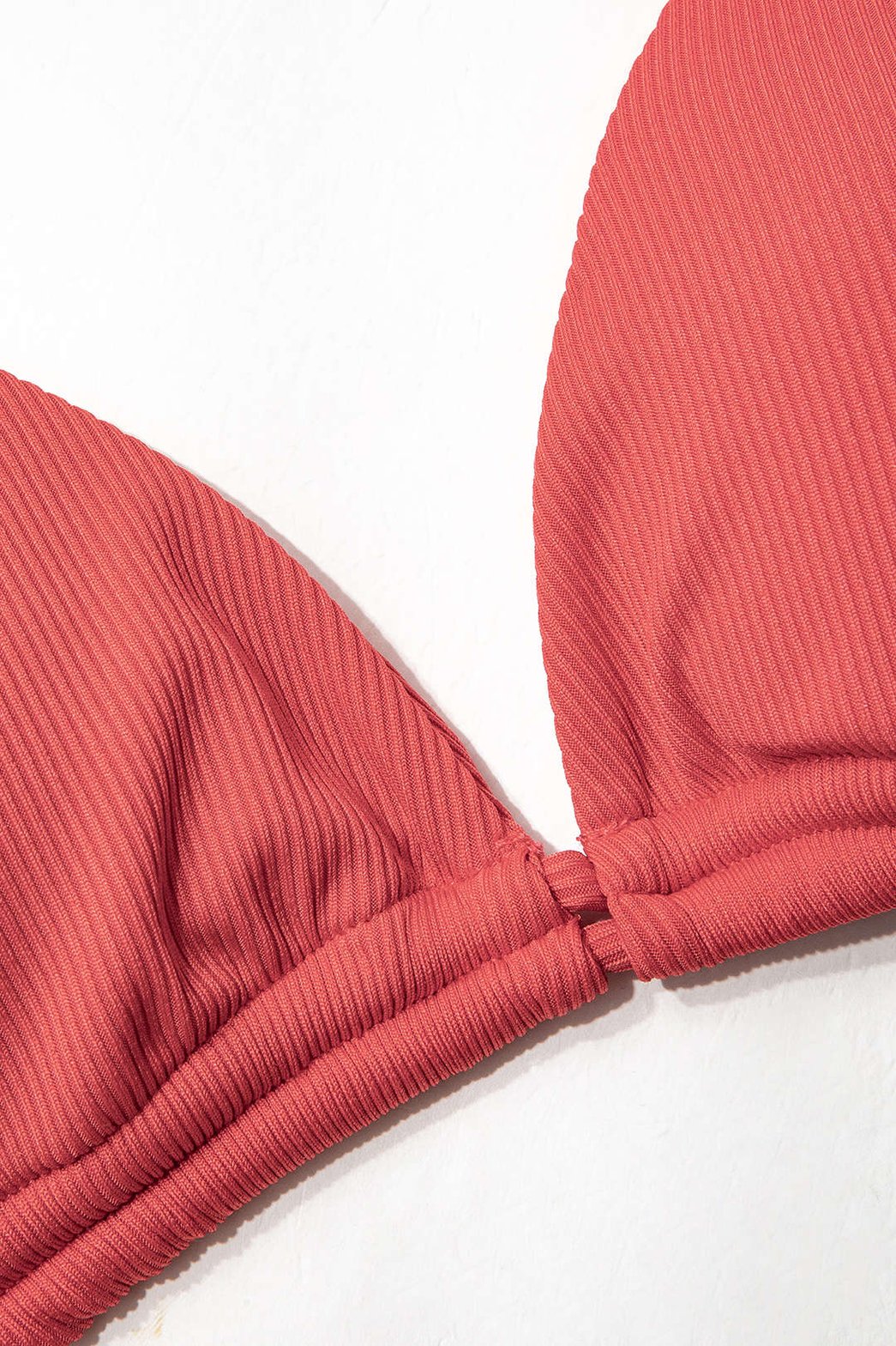 Bikini froncé terracotta détail liens sable