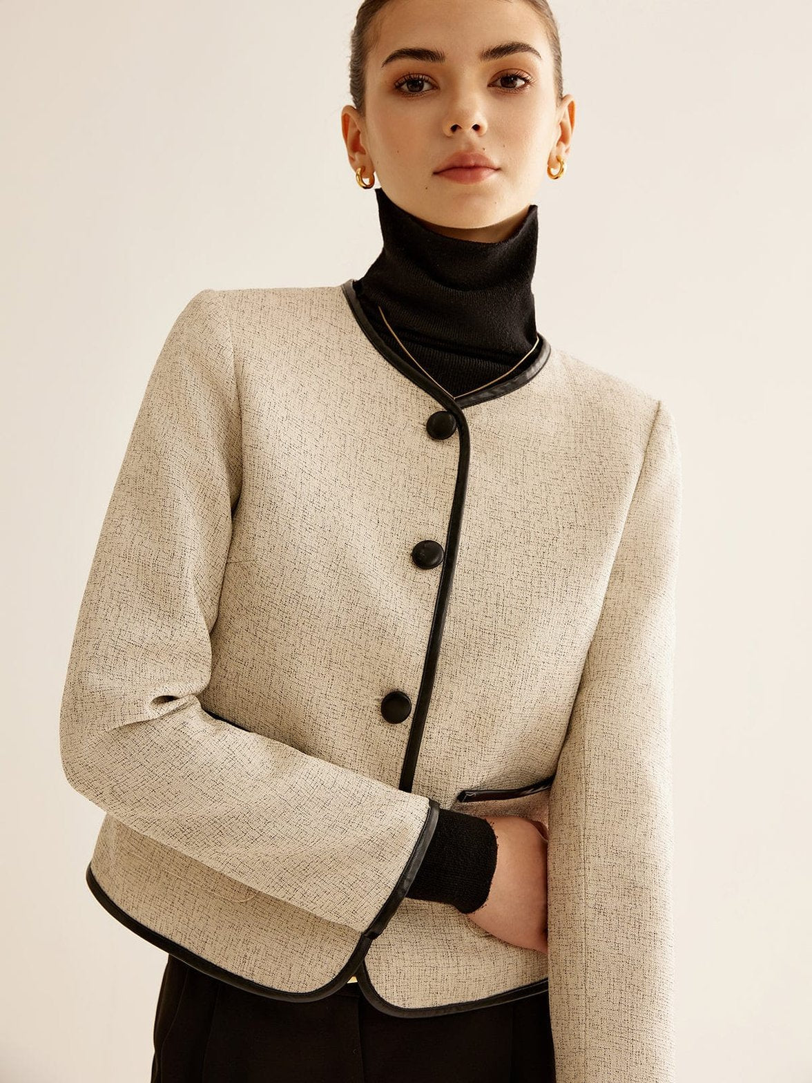 Blazer bimatière vue de côté élégance