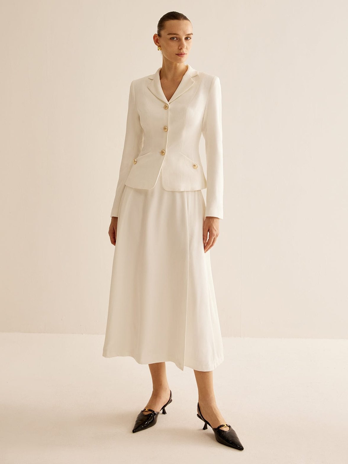 Blazer blanc détail finitions rubis