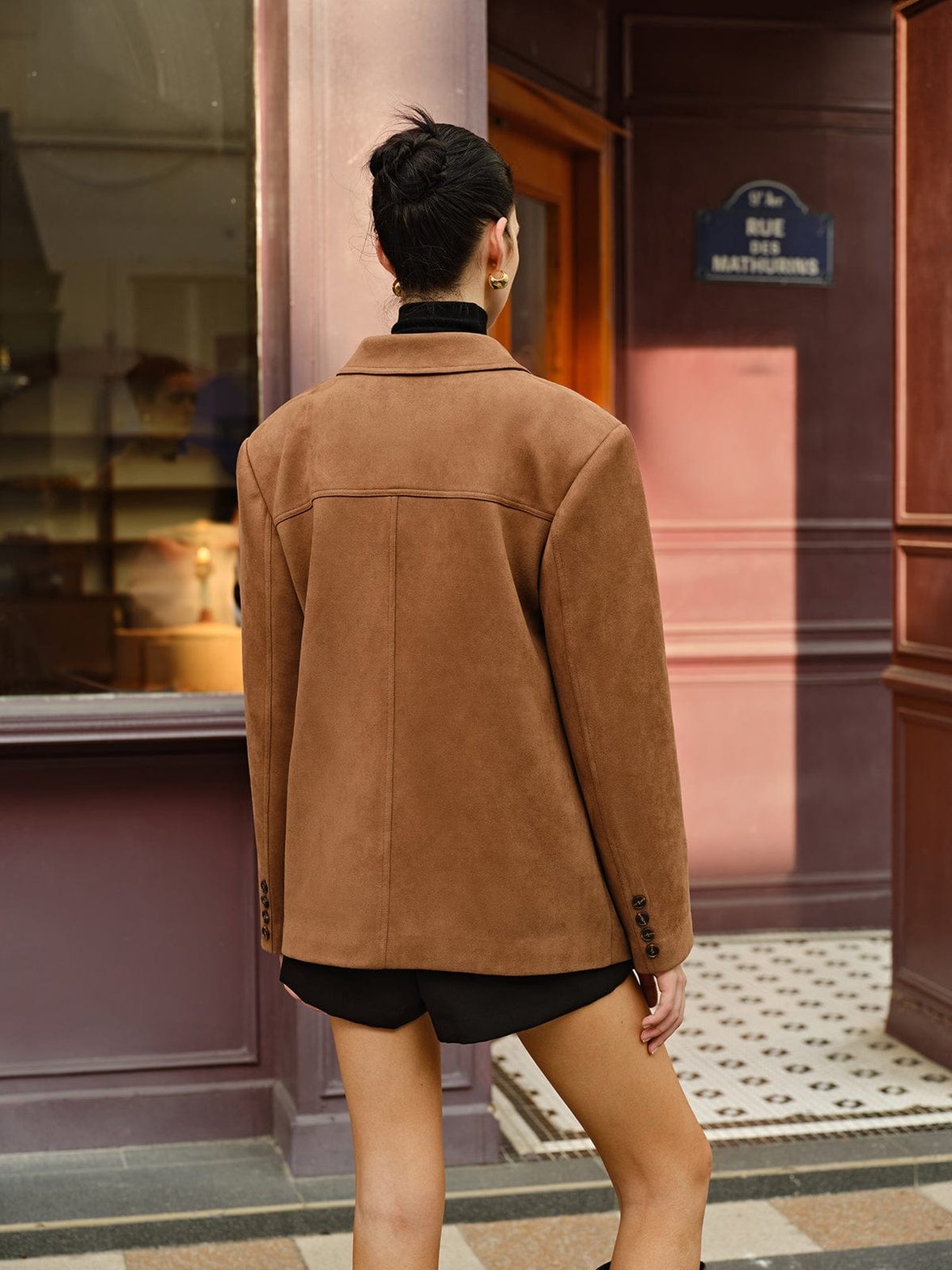 Blazer daim camel vue trois-quarts vent