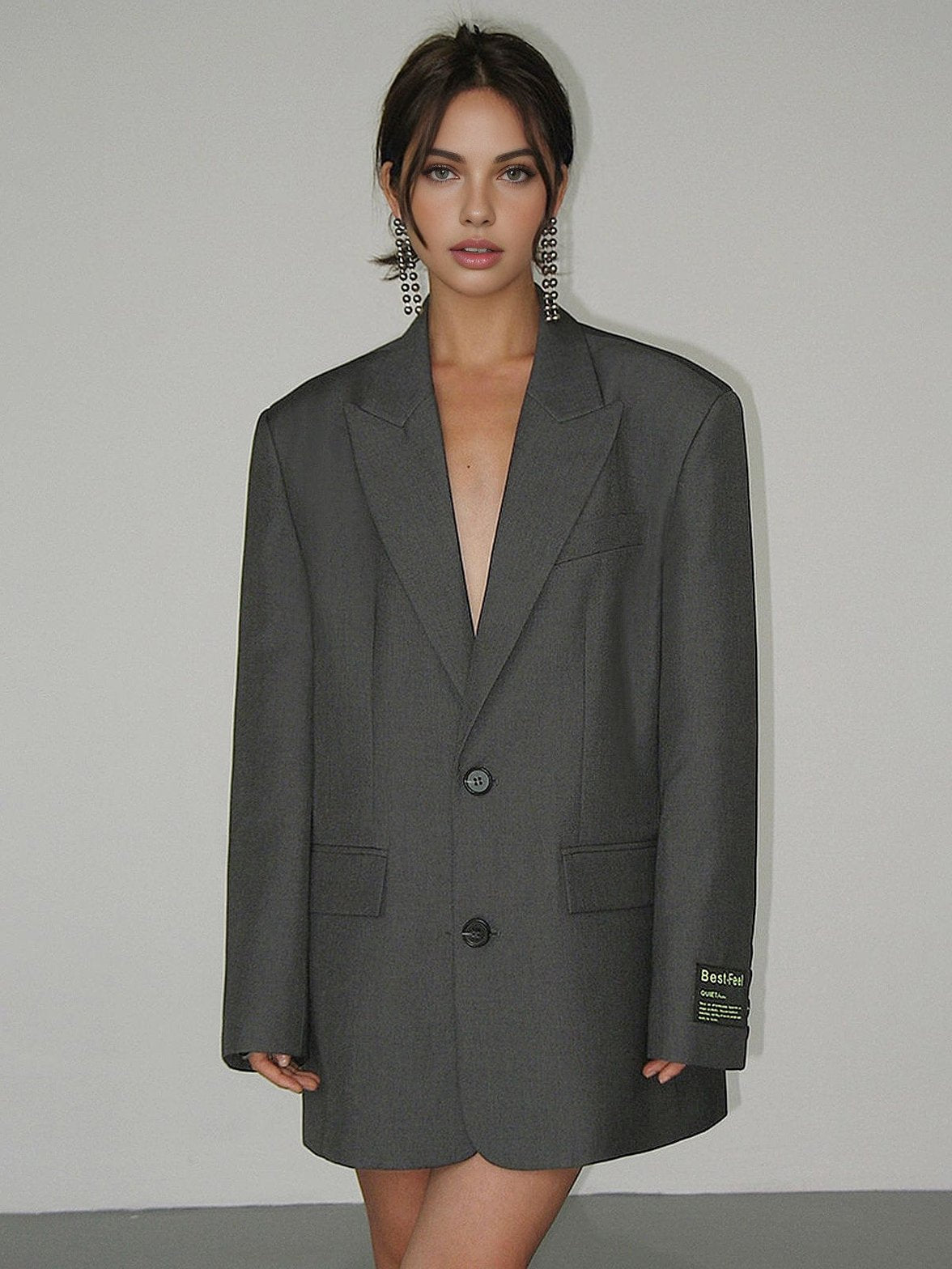 Blazer gris porté style décontracté arc