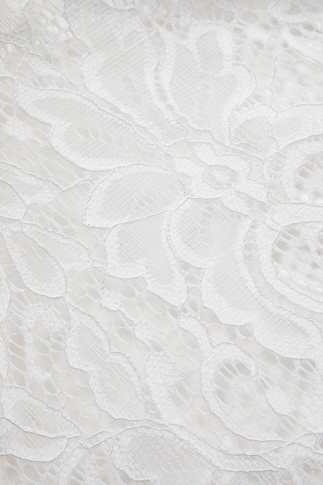 Blouse dentelle blanche détail encolure nuage
