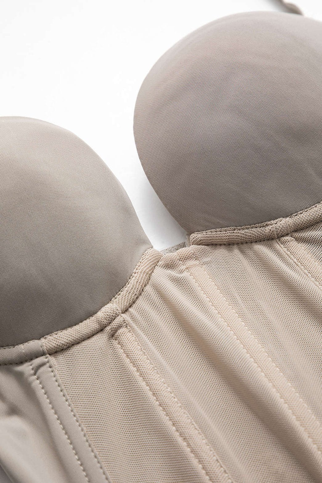 Body corset avec détails mesh vue de côté glamour