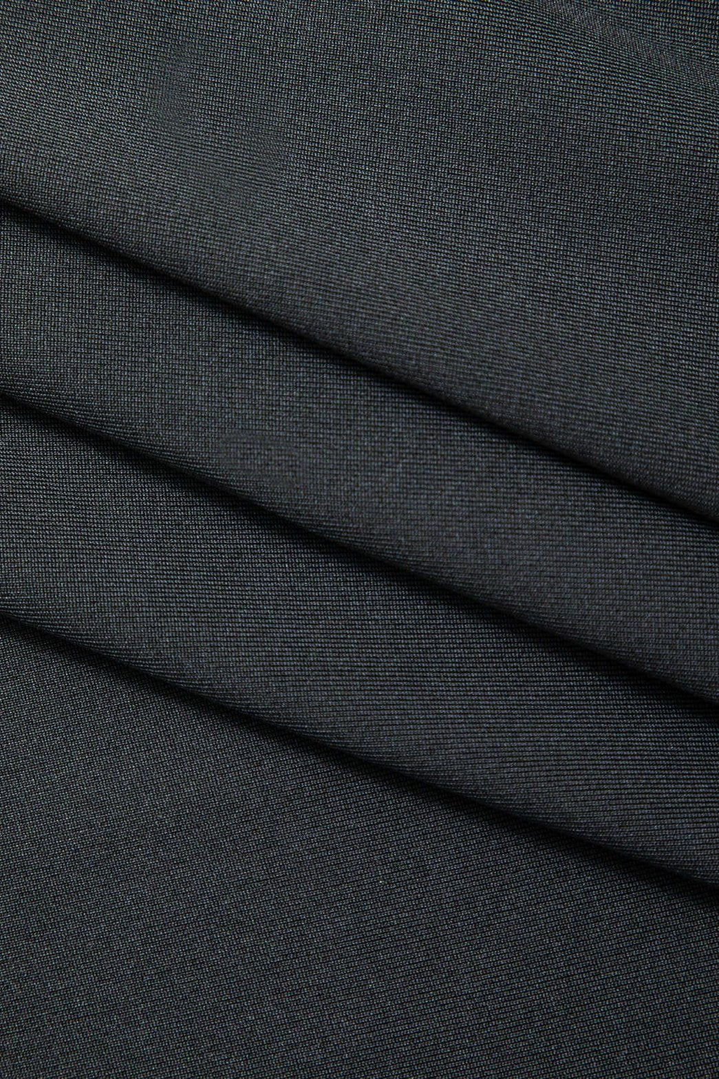 Body noir vue ensemble nuage