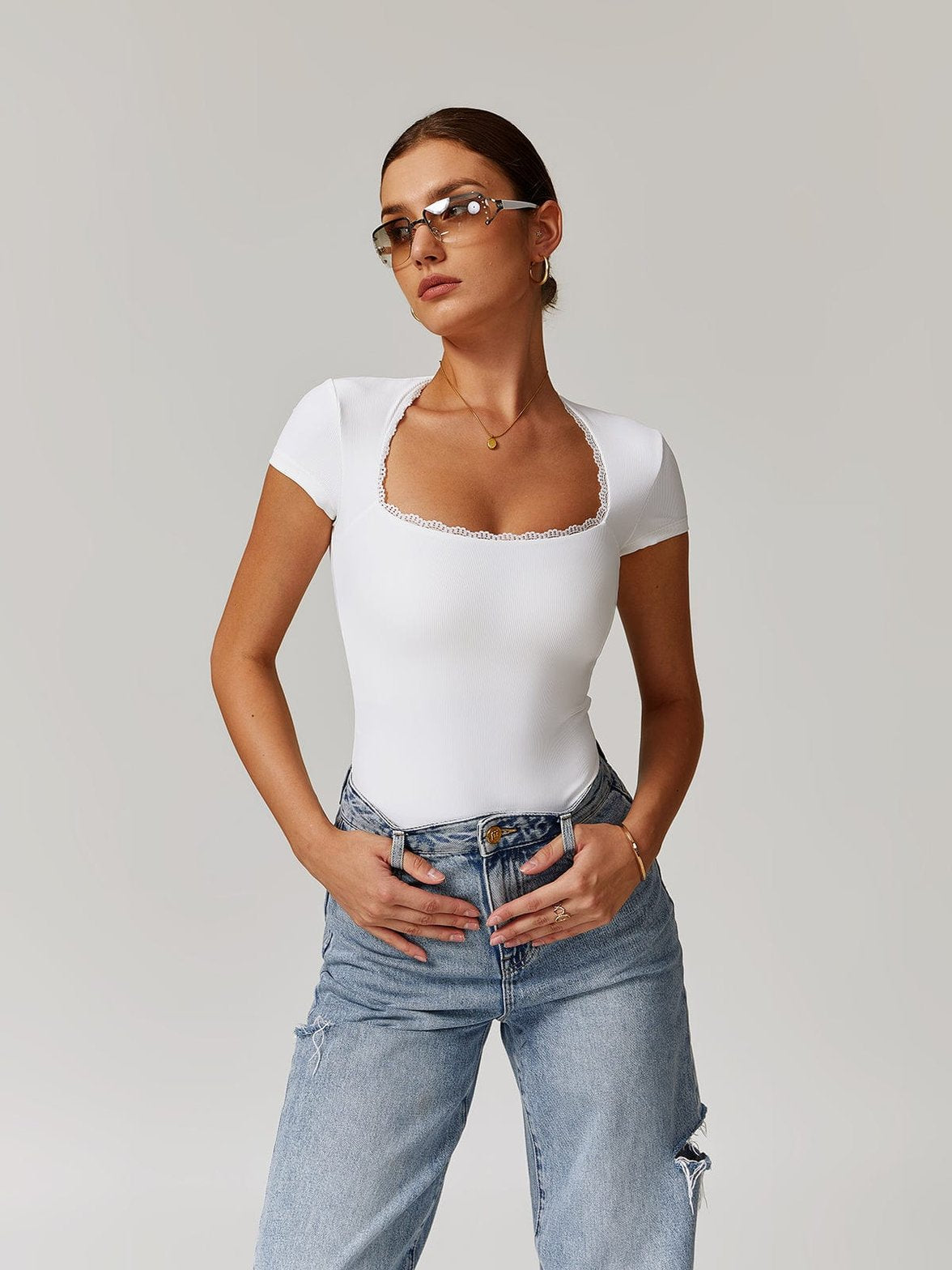 Body blanc moulant col carré soleil