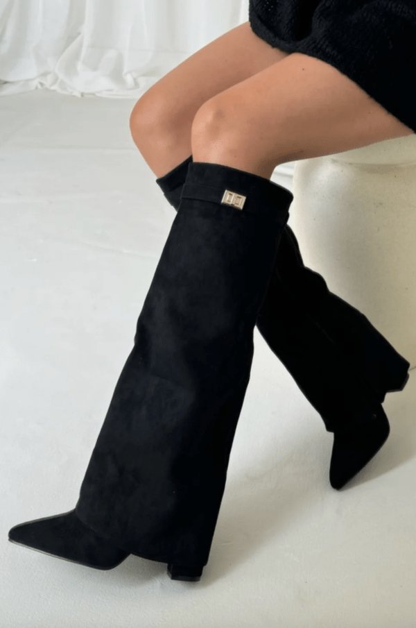 Bottes élégantes vue latérale sérénité