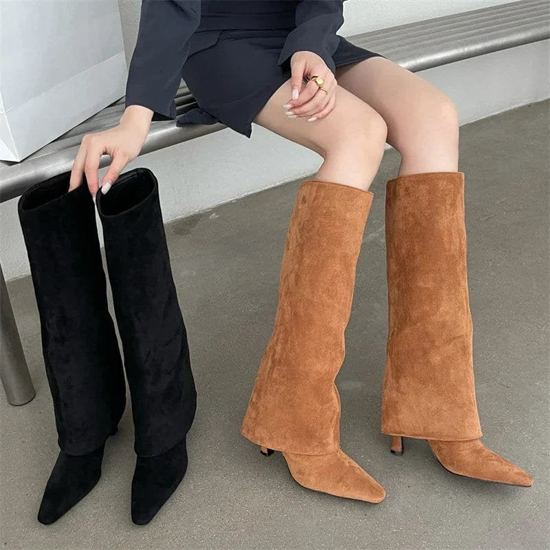 Vue du talon des bottes en velours - finesse