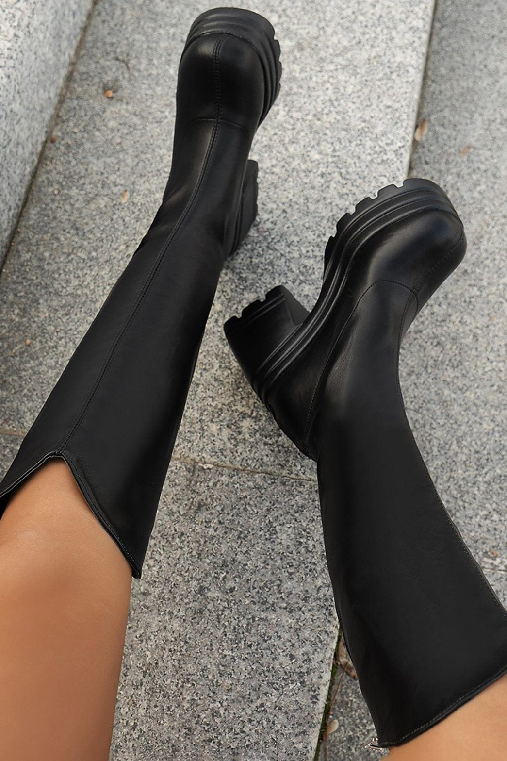 Bottes noires confortables détail matière lune