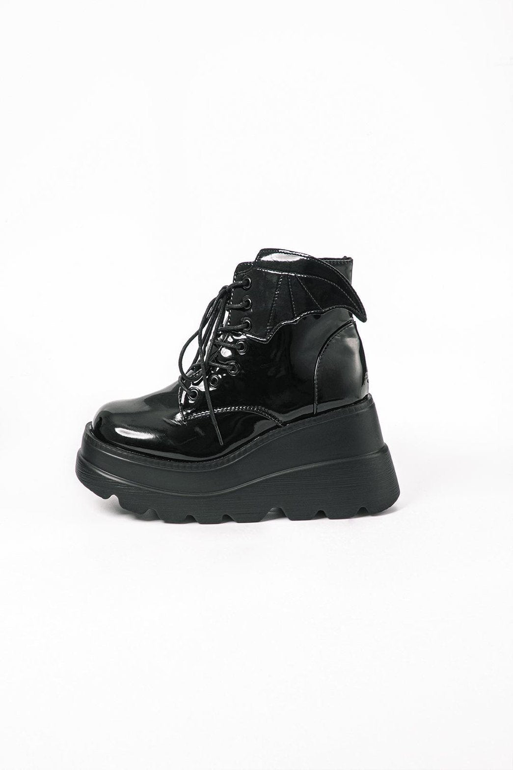 Vue de dos des bottines noires nuage