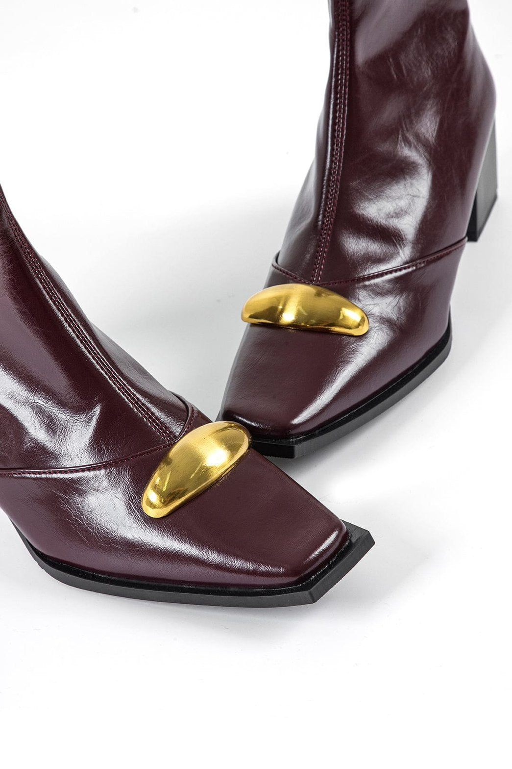Bottines bordeaux vue arrière sereine