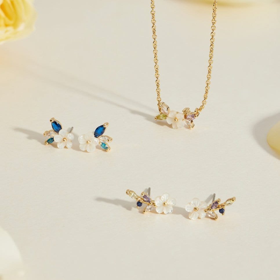 Boucles d'oreilles fleur cristal blanc vue profil nuage
