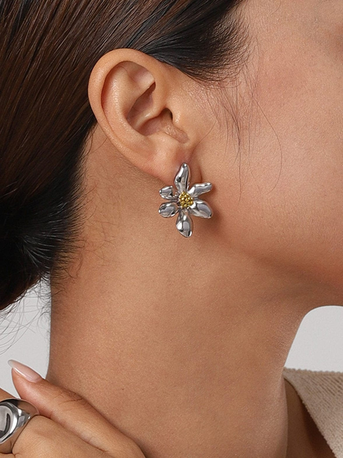 Boucle d'oreille élégante dorée cristal