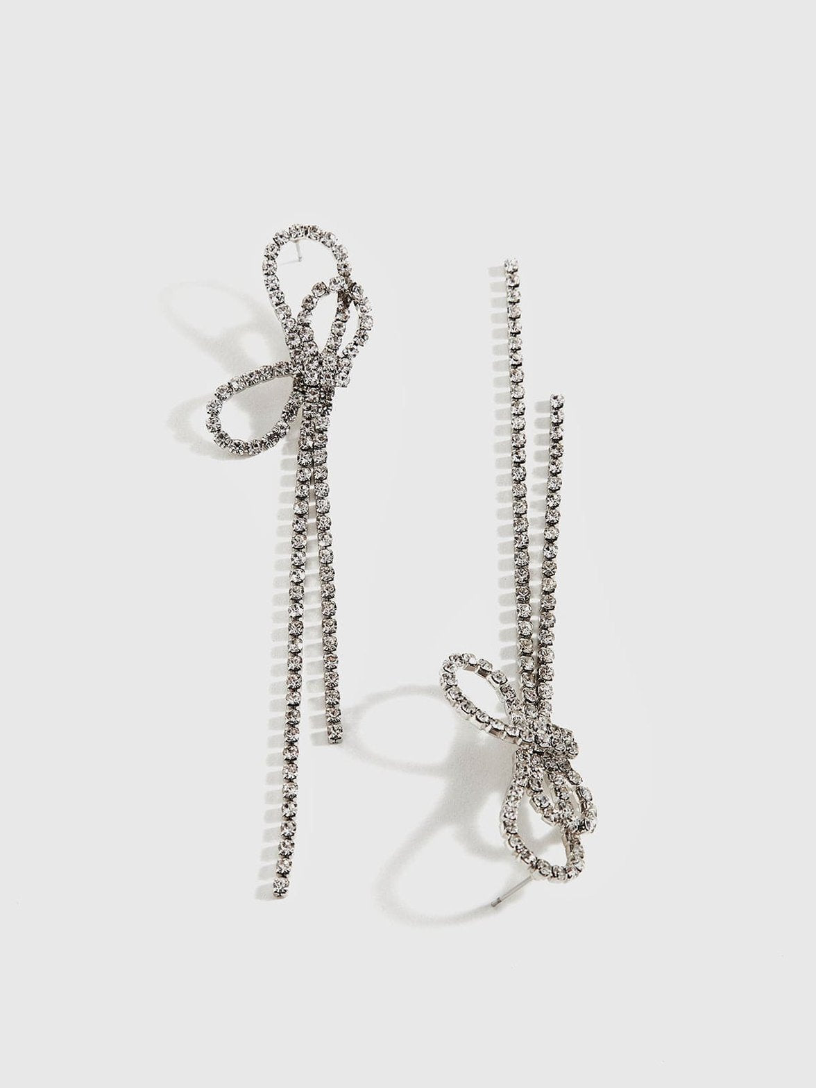 Détail boucles d'oreilles strass perle