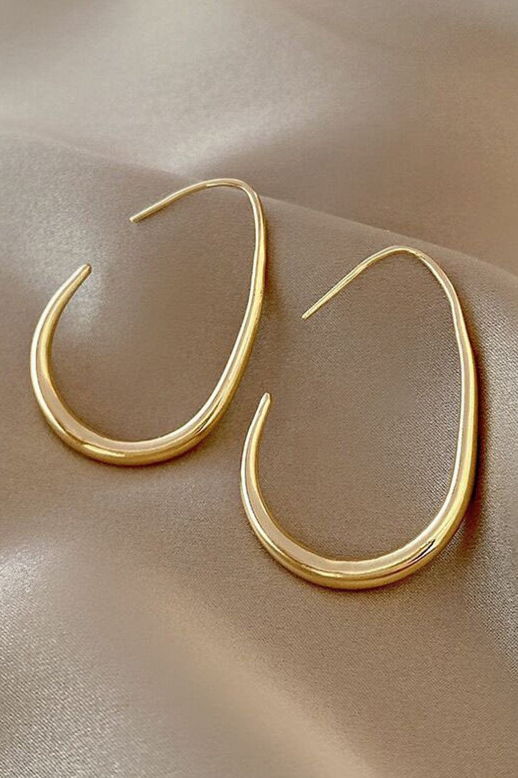 Boucles d'oreilles design moderne doré lune