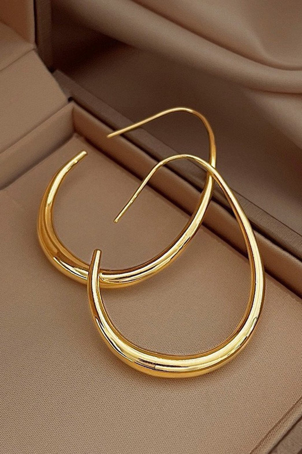 Boucles d'oreilles ovales dorées élégantes soleil