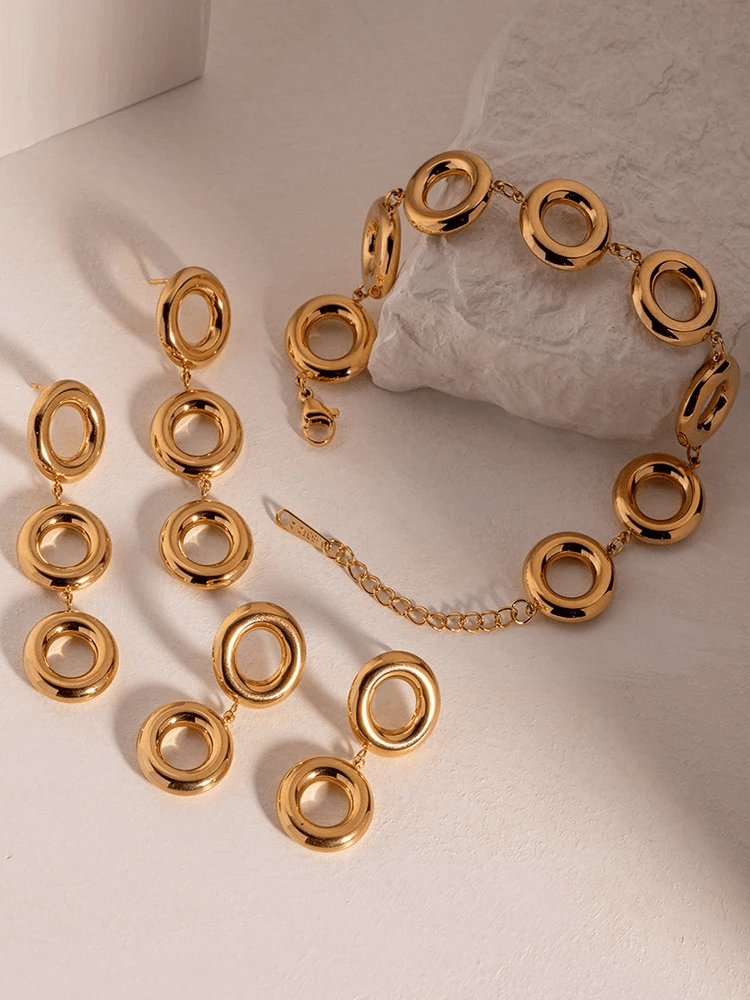 Bracelet doré détail cercles lune